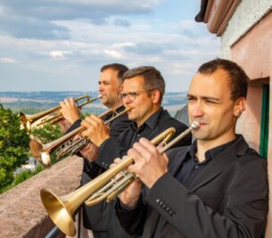 Musikalisches Duell am Sommerabend - Vom Trompeterstuhl des Schlosses spielten die Frankenberger Stadtpfeiffer. Die drei Trompeter um ihren Leiter Christian Sellien haben sich seit 2019 nur für die Turmkonzerte zusammengefunden. 