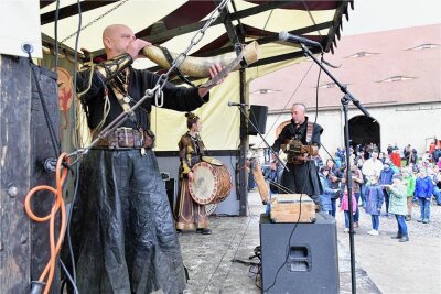 Musiker und Handwerker bringen Mittelalterflair ins Kloster Altzella - Die Mittelalterband Cradem war extra aus Rostock angereist. Foto: Eckardt Mildner