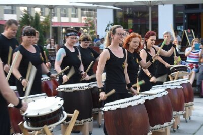 Musikfestival in Mittweida kurzfristig abgesagt - Die Chemnitzer Percussion-Gruppe "Hibiki Daiko" bei der Fête de la Musique im vergangenen Jahr in Chemnitz.