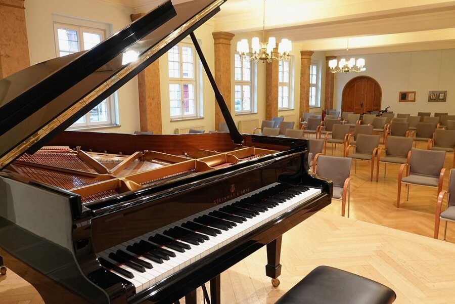 Der Flügel im Schumannhaus kommt ebenso in Frage wie die Instrumente in der "Neuen Welt" oder dem Wieckgymnasium. 