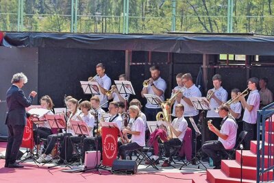 Musikschüler spielen am Muttertag auf der Seebühne Kriebstein - Das Blasorchester der Musikschule Döbeln spielt am Sonntag wieder auf der Seebühne. 