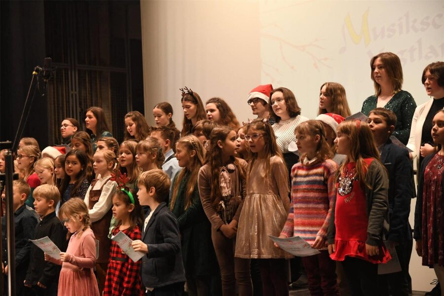 Musikschule in Auerbach und Reichenbach startet weihnachtlichen Konzertmarathon - Auch die Singklassen sind beim Musikmarathon der Musikschule zu erleben.