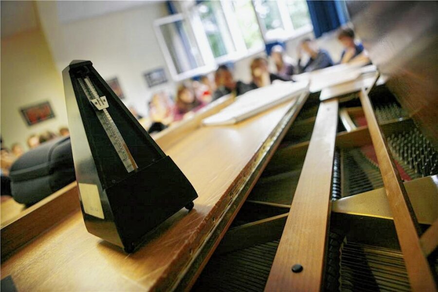 Musikschule Mittweida: Förderverein finanziert hochwertige Instrumente für Unterricht und Konzerte - Die Musikschule Mittweida besitzt jetzt dank ihres Fördervereins einen eigenen Flügel.