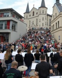 Musikspektakel ohne Toilettenschlüssel - Rund 350 Besucher waren auf dem Teichplatz. 