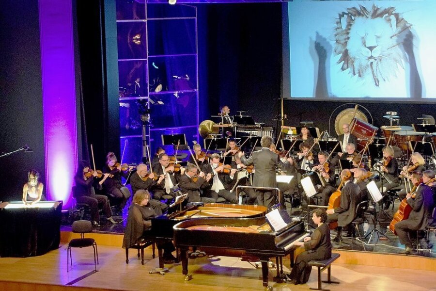 Musikstück mit Sandmalerei bildet Höhepunkt des Konzerts in Reichenbach - Das Familienkonzert mit Sandmalerin im Neuberinhaus.