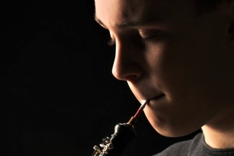 Musiktalent überzeugt mit der Oboe auch international Juroren - Nathaniel Heine und seine Oboe. Mit dem Instrument erspielt er sich seit Jahren Preise auch bei internationalen Wettbewerben. 