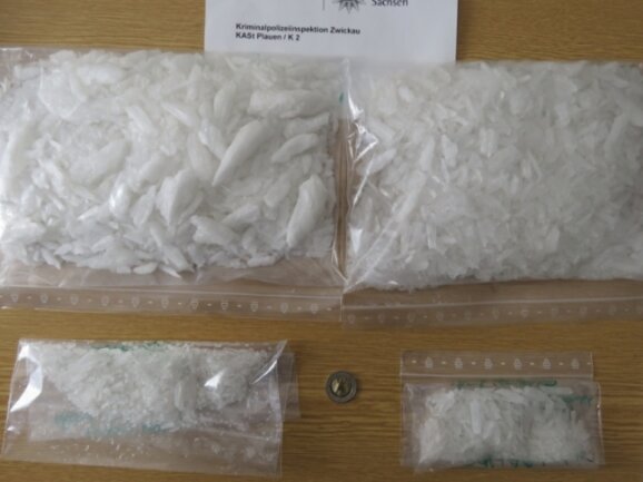 Mutmaßliche Crystal-Dealer gefasst - Diese Drogen wurden am Donnerstag bei einer Razzia in Plauen beschlagnahmt. 