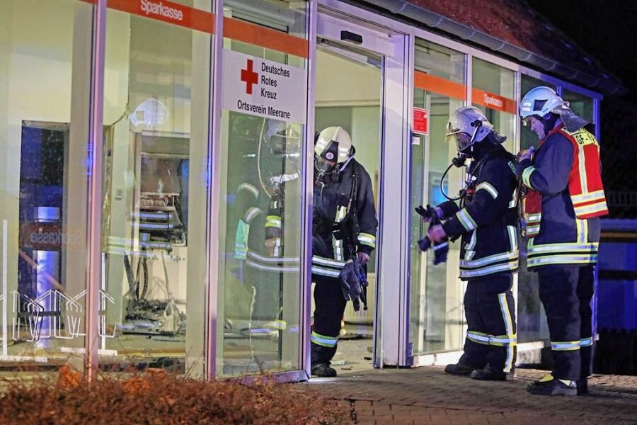 Mutmaßlicher Geldautomaten-Sprenger von Meerane steht in Zwickau vor Gericht - Am 22. Dezember 2018 flog in Meerane gegen 4.30 Uhr ein Geldautomat in die Luft. Nach der Explosion wurden die Feuerwehr und die Polizei gerufen. Nun hat der Prozess gegen einen zweiten mutmaßlichen Täter begonnen. 
