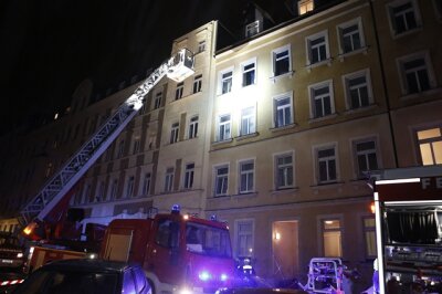 Mutter und Kind bei Brand in Chemnitz verletzt - 