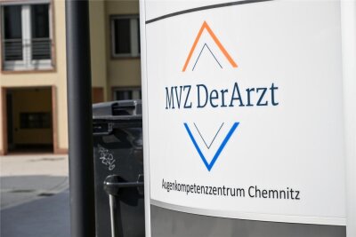 MVZ-Insolvenz: Prokurist beschuldigt Kassenärztliche Vereinigung Sachsen - An der Carolastraße in der Innenstadt hat das MVZ „Der Arzt“ ein Augenzentrum aufgebaut. Es ist weiter in Betrieb.