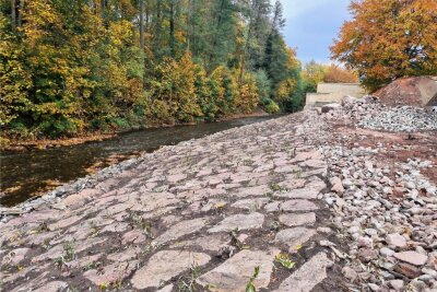 Mylau: Neues Ufer der Göltzsch fertiggestellt - Am Mylauer Ufer der Göltzsch ist eine neue Uferbefestigung entstanden. Damit wurden in diesem Jahr Schäden eines Hochwasser aus dem Jahr 2013 beseitigt.