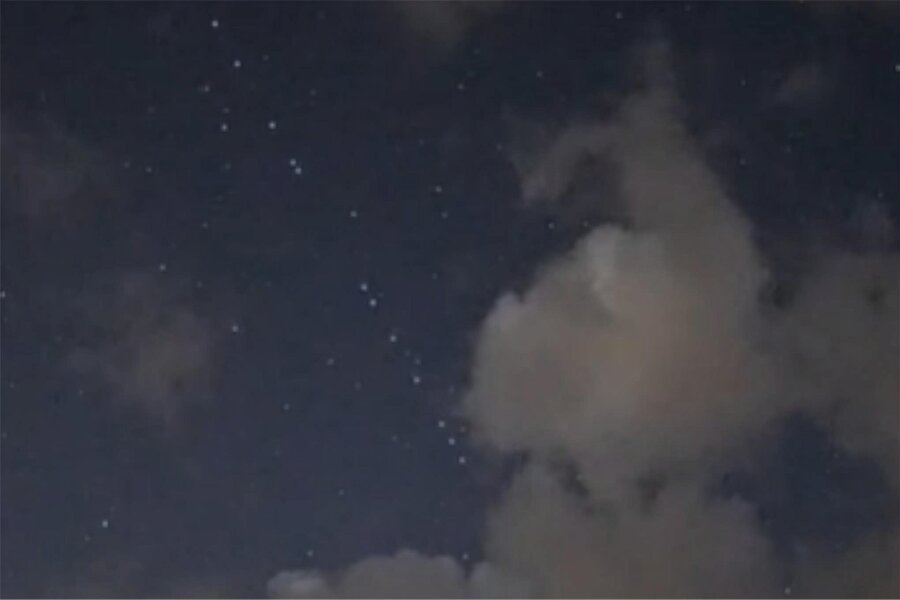 Mysteriöse Lichter über Sachsens Himmel: Das hat es mit der „Lichterkette“ auf sich - Wie eine Perlenschnur reihen sich die Starlink-Satelliten am Himmel auf.