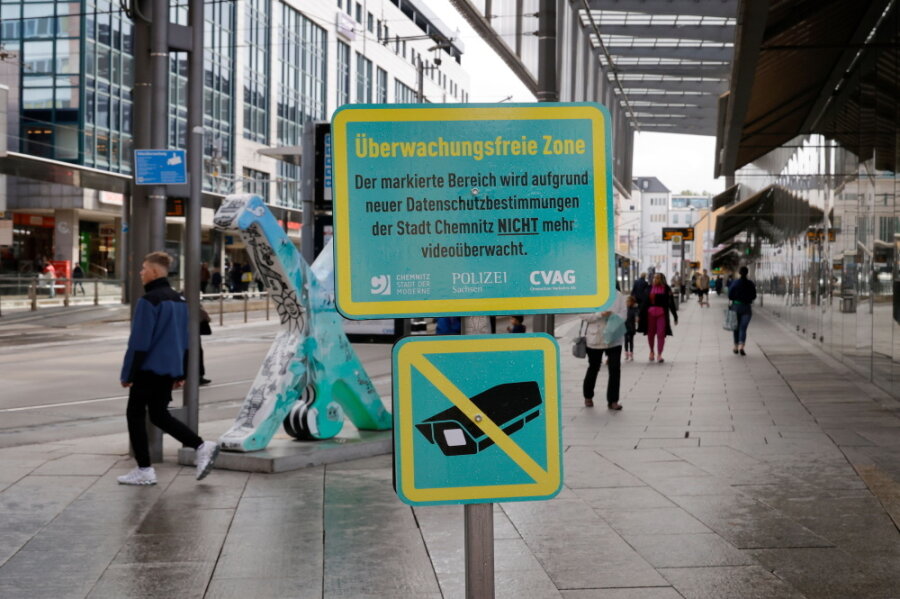 Rätselraten in Chemnitz: Wer hat diese Schilder aufgestellt?