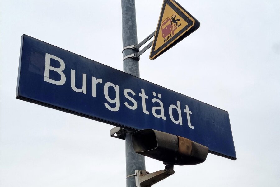 Mysteriöser Todesfall in Burgstädt: Zwei Männer werden gesucht - Auf dem Bahnhof in Burgstädt hat sich am Sonntagabend ein mysteriöser Unfall ereignet. Ein 23-Jähriger starb. Jetzt sucht die Polizei Zeugen.