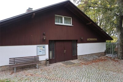 Nach 110 Jahren: Zwickauer Kirche schließt Rüstzeit- und Freizeitheim „Lutherhöhe“ - Eines der Gästehäuser der „Lutherhöhe“. Ab Januar wird es leer stehen und in eine ungewisse Zukunft blicken.