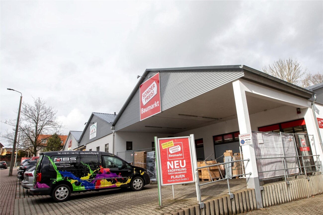 Nach 14 Monaten Schließzeit Baumarkt in Plauen wieder