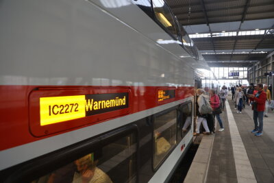Von Chemnitz nach Warnemünde: Am Sonntagmorgen startete der erste IC.