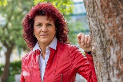 Nach 21 Jahren Bürgermeisterin in Treuen noch nicht amtsmüde - Andrea Jedzig strebt nach fast 21 Jahren als Bürgermeisterin von Treuen eine weitere Amtszeit an. Die Einzelkandidatin mit CDU-Parteibuch hat zur Wahl am 12. Juni keine Mitbewerber.
