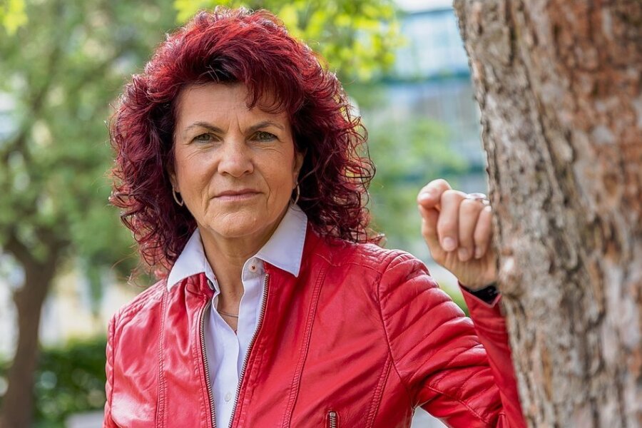Nach 21 Jahren Bürgermeisterin in Treuen noch nicht amtsmüde - Andrea Jedzig strebt nach fast 21 Jahren als Bürgermeisterin von Treuen eine weitere Amtszeit an. Die Einzelkandidatin mit CDU-Parteibuch hat zur Wahl am 12. Juni keine Mitbewerber.