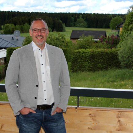 Nach 32 Jahren neuer Mann auf dem Chefsessel: Lars Dsaak leitet erstmals Ratssitzung in Breitenbrunn - Lars Dsaak, neuer Bürgermeister der Gemeinde Breitenbrunn.