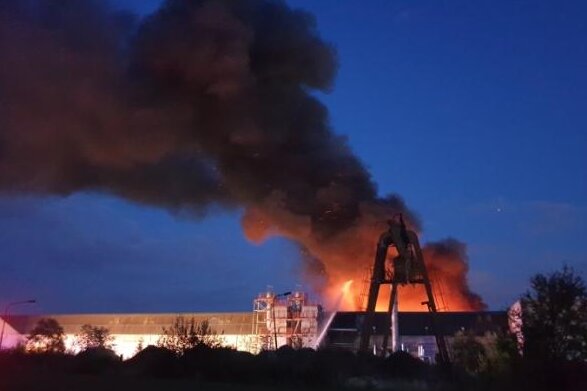Am Samstagabend war auf dem Gelände der Recyclingfirma Pyral ein Feuer ausgebrochen.