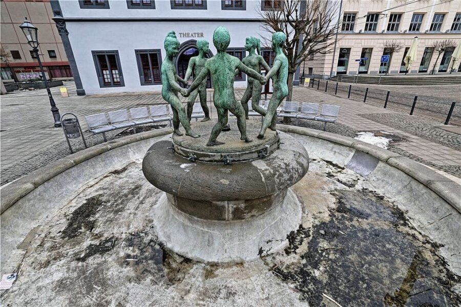 Nach 55 Jahren soll der "Kinderbrunnen" auf dem Zwickauer Hauptmarkt saniert werden - Der "Kinderbrunnen" auf dem Zwickauer Hauptmarkt weist Mängel auf. Er muss saniert werden. 