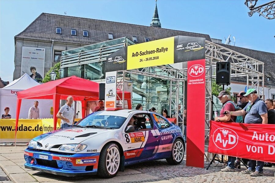 Nach Absage der Sachsen-Rallye: Knatsch hinter den Kulissen - Start zur Sachsen-Rallye 2018 in Zwickau: im Bild der Retro-Renault Megane Maxi von Carsten Mohe und Alexander Hirsch. 