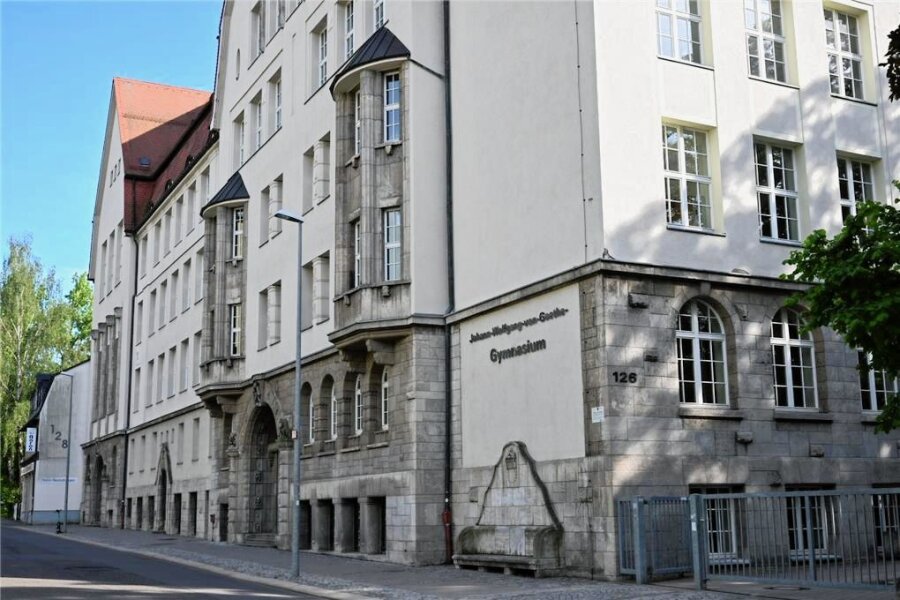 Nach Amokdrohung an Chemnitzer Gymnasium: Polizei gibt Entwarnung - Am Goethe-Gymnasium hat ein Schüler einen Amoklauf angedroht. Laut Polizei ist die Gefahr gebannt. 