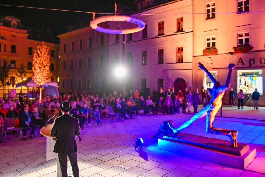 Nach anderthalb Jahren Umgestaltung: Reichenbacher Solbrigplatz feierlich eingeweiht - Die feierliche Eröffnung des Solbrigplatzes in Reichenbach