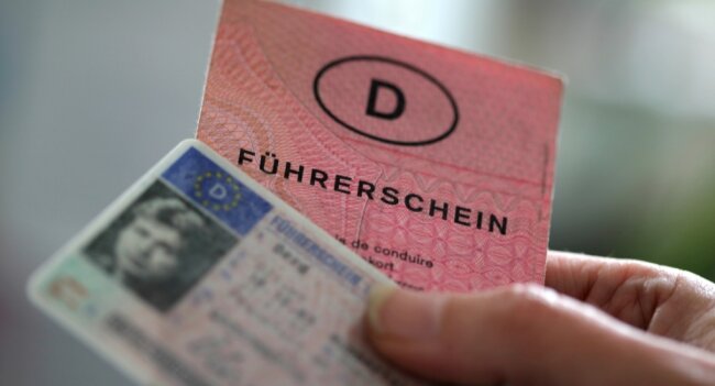 Der Führerschein soll in ein Scheckkartenformat getauscht werden. Es gelten Fristen. 