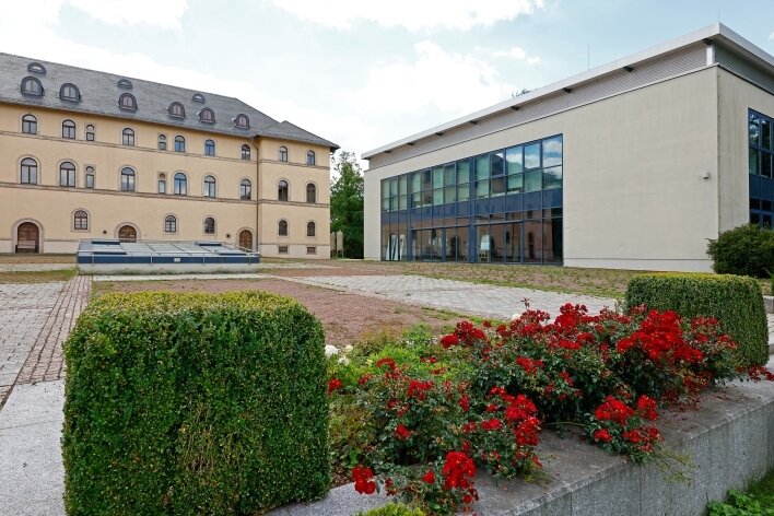 Nach Auszug des Daetz-Centrums: Lichtenstein nimmt erste Investition ins Kulturpalais vor - Für die Zukunft des Ensembles aus altem Palais (links) und Neubau (rechts) werden derzeit Konzepte erarbeitet. 