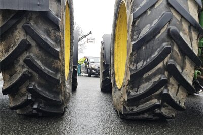 Nach Bauernprotest im Januar: Polizei Chemnitz registriert die meisten Strafanzeigen im Erzgebirgskreis - Ob Autobahnauffahrten oder wichtigen Bundesstraßen: Im Januar blockierten Bauern landesweit wichtige Verkehrsadern aus Protest.