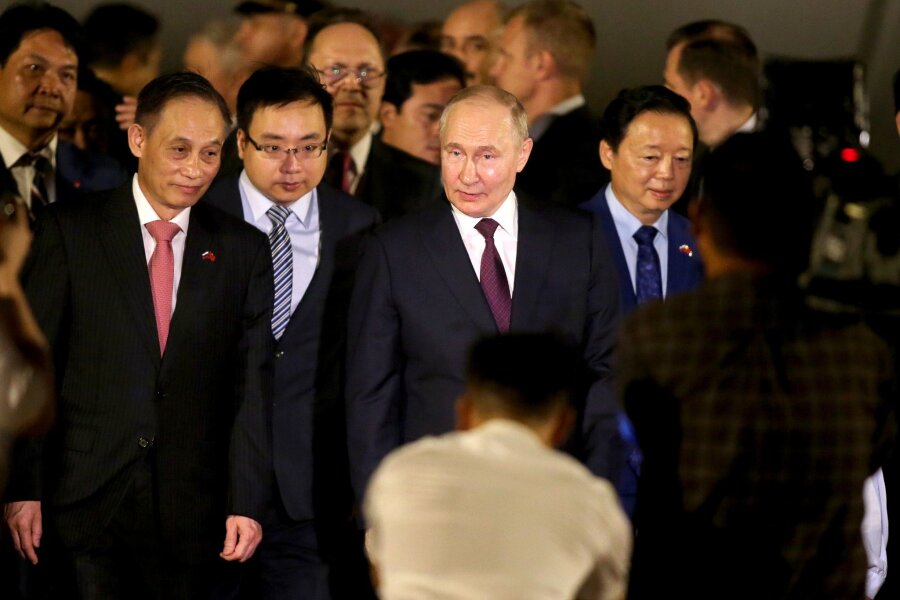 Nach Besuch in Nordkorea: Putin in Vietnam angekommen - Der russische Präsident Wladimir Putin, der im Westen wegen seines Angriffskriegs gegen die Ukraine mit Sanktionen belegt ist, sucht nach Partnern im Osten.