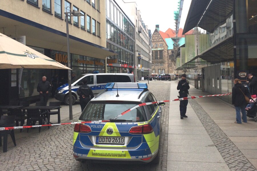 Nach Bombendrohung: 20 Bankobjekte im Stadtzentrum durchsucht - Bombendrohung am Donnerstagnachmittag in der Chemnitzer Innenstadt
