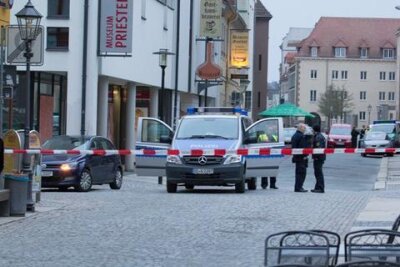 Nach Bombendrohung in Zwickau: Verdächtiger stellt sich der Polizei - Nach einer Bombendrohung sind am Samstagabend 350 Gäste der Gaststätte "Brauhaus" in Zwickau in Sicherheit gebracht worden.