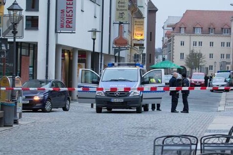 Nach Bombendrohung in Zwickau: Verdächtiger stellt sich der Polizei - Nach einer Bombendrohung sind am Samstagabend 350 Gäste der Gaststätte "Brauhaus" in Zwickau in Sicherheit gebracht worden.