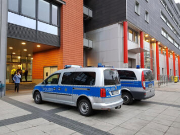 Nach Bombendrohungen: Keine Neuauflage des Prozesses vor 2021 - Das evakuierte Bürgerzentrum Moritzhof. 