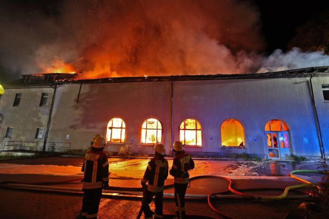 Die ehemalige Diskothek stand lichterloh in Flammen.