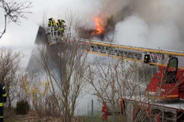Bei dem Brand am Dienstagmorgen in Voigtsdorf waren eine Frau und ein Mann verletzt worden.