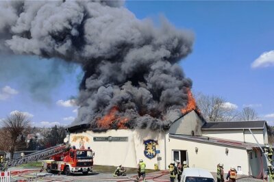 Nach Brand: Land sagt Stadt Hilfe zu - Die Halle der Markneukirchener Bundesliga-Ringer war im April abgebrannt. Nun ist die Brandursache klar. 