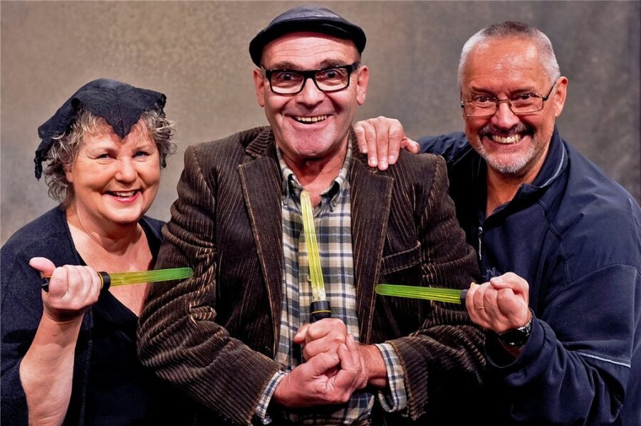 Drei Rentner sorgen für Lachsalven: Die Kabarettisten Brigitte Heinrich, Frank Weiland und Michael Rümmler schauen in die Zukunft. Das Programm trägt den Titel "Leise flehen meine Glieder".