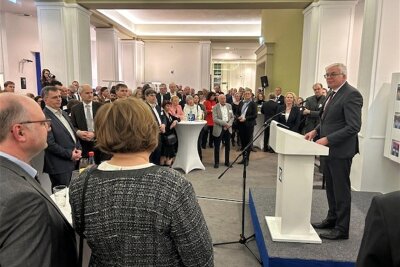 Nach Corona-Pause: Deutsche Bank in Chemnitz feiert wieder Neujahrsempfang - Sachsens Finanzminister Hartmut Vorjohann hielt beim Neujahrsempfang der Deutschen Bank die Festrede.