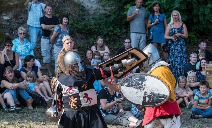 Nach Coronapause: Wieder Burgfest in Rochlitz - Kämpfe zwischen Rittern, wie hier 2018, werden auch diesmal auf dem Rochlitzer Schloss zu sehen sein. 