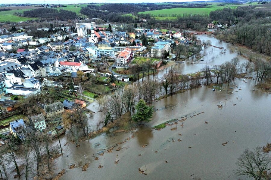 Nach dem Hochwasser der Mulde: Bürgermeister diskutieren mit Experten - Das Foto vom Hochwasser zu Weihnachten in Rochlitz entstand am Nachmittag des 24. Dezember 2023.