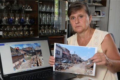 Nach dem Tornado in Tschechien: Wenn die Heimat in Schutt liegt - Dana Reinhold zeigt Fotos der 2600-Einwohner-Stadt Moravska Nova Ves nach dem Tornado. Dort wohnt nicht nur ihre Nichte mitsamt Familie. Auch der Bruder ist dort gerade für den Rettungsdienst im Einsatz. Die Tschechin lebt seit 40 Jahren in St. Egidien. 