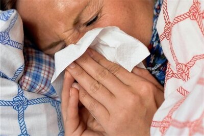 Nach der Corona-Pandemie gibt es wieder mehr Fälle von Sommergrippe - 29 Fälle von Sommergrippe hat das Gesundheitsamt in den Monaten Juni und Juli registriert - das sind mehr als in den beiden Vorjahren. Foto: Maurizio Gambarini/dpa