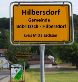 Nach der Fusion: Streit um 21 Buchstaben - So soll das künftige Ortseingangsschild in den Bobritzsch-Hilbersdorfer Ortsteilen aussehen. Doch gegen den Doppelnamen regt sich Widerstand.
