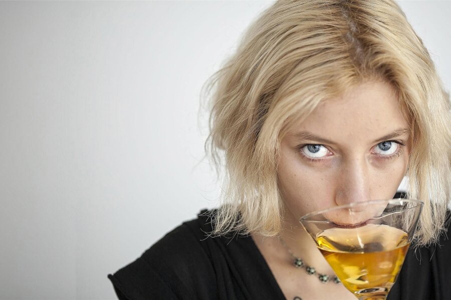 Nach einem Glas wird es kritisch: Immer mehr Frauen in Sachsen alkoholabhängig - Mindestens zwei Tage Alkoholpause pro Woche sollten es sein.