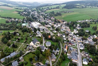 Nach Entscheidung im Rat: Crottendorf erhöht Hebesätze für Steuern - Die Hebesätze für die Grund- und Gewerbesteuer werden in Crottendorf 2024 steigen.