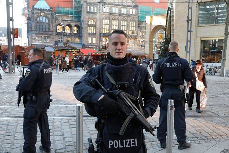 Nach Ereignissen von Berlin: Polizei verstärkt Präsenz auf Chemnitzer Weihnachtsmarkt - 